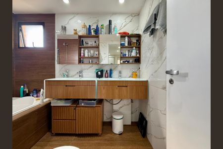 Apartamento à venda com 148m², 3 quartos e 3 vagasBanheiro Suíte 1