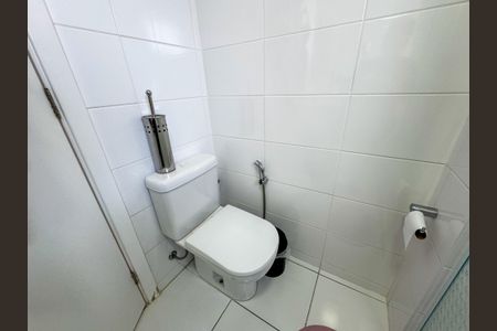 Apartamento à venda com 233m², 3 quartos e 2 vagasBanheiro da Suíte 2