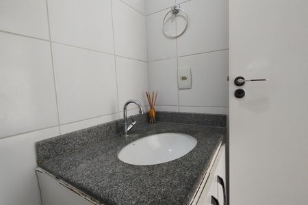 Apartamento à venda com 55m², 2 quartos e 1 vagaBanheiro Social