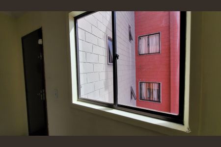 Sala de apartamento para alugar com 2 quartos, 46m² em Jardim Miray, Itaquaquecetuba