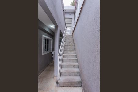 Casa para alugar com 300m², 4 quartos e 2 vagas Casa para alugar com 300m², 4 quartos e 2 vagasEscada