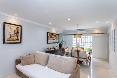 Casa para alugar com 300m², 4 quartos e 2 vagas Casa para alugar com 300m², 4 quartos e 2 vagasSala