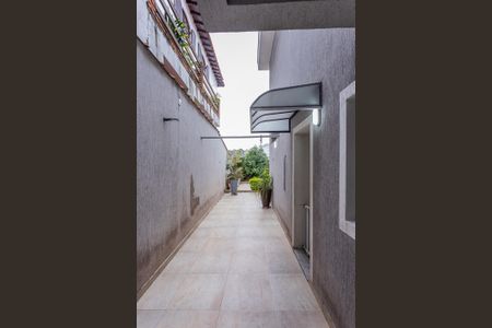 Casa para alugar com 300m², 4 quartos e 2 vagas Casa para alugar com 300m², 4 quartos e 2 vagasCorredor