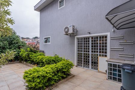 Casa para alugar com 300m², 4 quartos e 2 vagas Casa para alugar com 300m², 4 quartos e 2 vagasQuintal