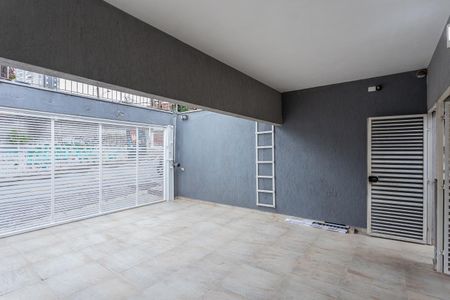Casa para alugar com 300m², 4 quartos e 2 vagas Casa para alugar com 300m², 4 quartos e 2 vagasGaragem compartilhada