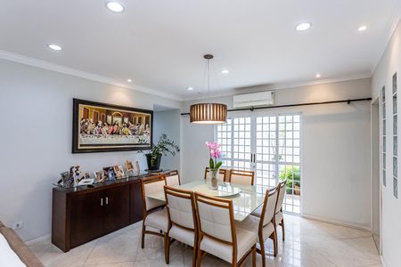 Sala de casa para alugar com 4 quartos, 300m² em Vila Pereira Barreto, São Paulo