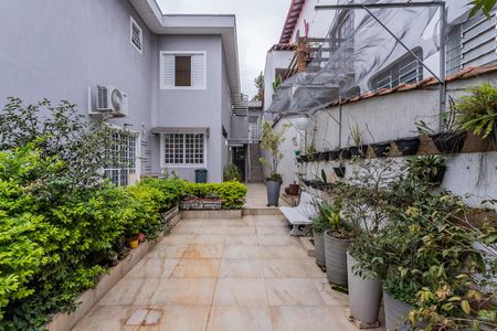 Casa para alugar com 300m², 4 quartos e 2 vagas Casa para alugar com 300m², 4 quartos e 2 vagasQuintal