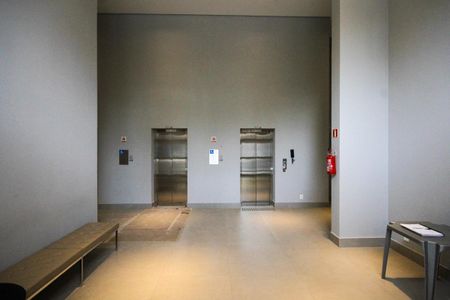 Apartamento à venda com 47m², 2 quartos e sem vaga Apartamento à venda com 47m², 2 quartos e sem vagaHall