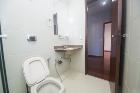 Apartamento à venda com 110m², 3 quartos e 2 vagas Apartamento à venda com 110m², 3 quartos e 2 vagasBanheiro Social