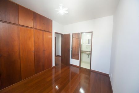 Apartamento à venda com 110m², 3 quartos e 2 vagas Apartamento à venda com 110m², 3 quartos e 2 vagassuite