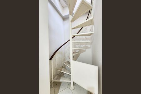 Apartamento à venda com 160m², 3 quartos e 2 vagasEscada