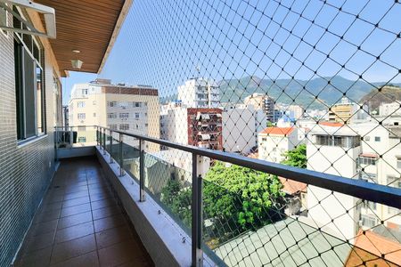 Apartamento à venda com 160m², 3 quartos e 2 vagasVaranda 