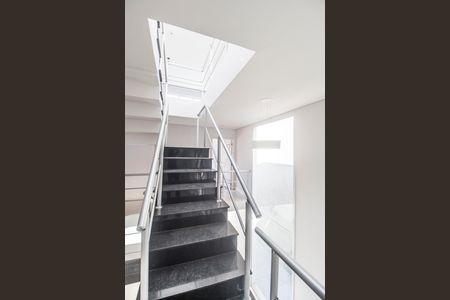Casa de condomínio à venda com 524m², 6 quartos e 4 vagasEscada