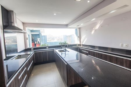 Casa de condomínio à venda com 524m², 6 quartos e 4 vagasCozinha