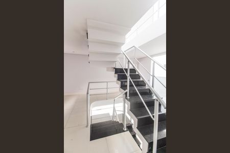 Casa de condomínio à venda com 524m², 6 quartos e 4 vagasEscada