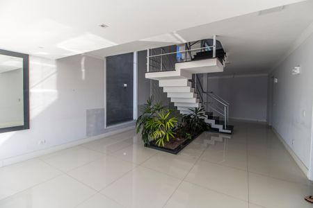 Sala  de casa de condomínio à venda com 6 quartos, 524m² em Residencial Dez (alphaville), Santana de Parnaíba