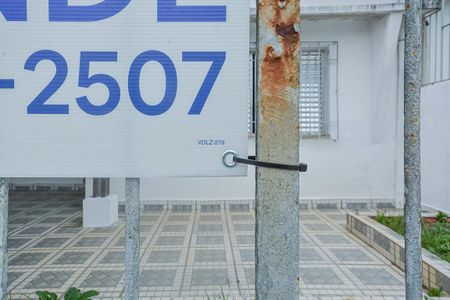 Casa à venda com 178m², 3 quartos e 1 vaga Casa à venda com 178m², 3 quartos e 1 vagaFachada
