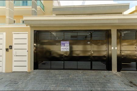 Casa à venda com 150m², 3 quartos e 2 vagas Casa à venda com 150m², 3 quartos e 2 vagasFachada