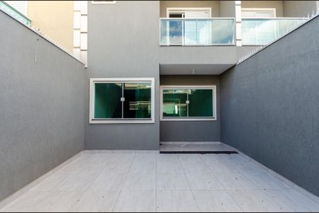 Casa à venda com 150m², 3 quartos e 2 vagas Casa à venda com 150m², 3 quartos e 2 vagasGaragem
