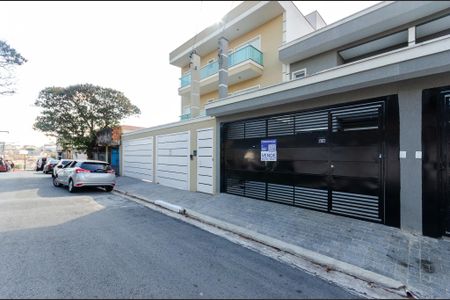 Casa à venda com 150m², 3 quartos e 2 vagas Casa à venda com 150m², 3 quartos e 2 vagasFachada