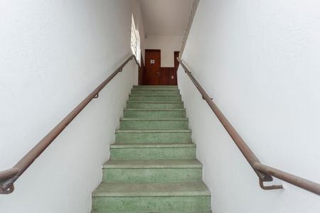 Casa para alugar com 75m², 2 quartos e sem vagaEscada