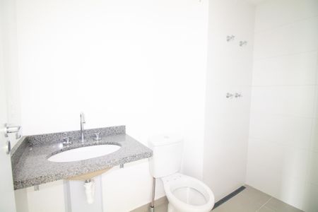 Banheiro de kitnet/studio à venda com 1 quarto, 24m² em Jardim das Acacias, São Paulo