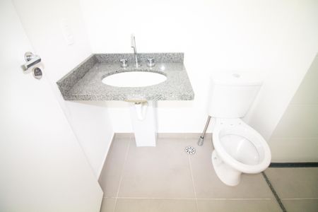 Banheiro de kitnet/studio à venda com 1 quarto, 24m² em Jardim das Acacias, São Paulo