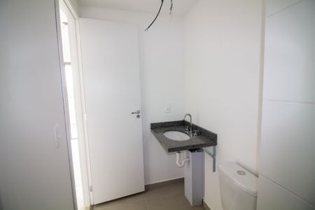 Banheiro de kitnet/studio à venda com 1 quarto, 24m² em Jardim das Acacias, São Paulo