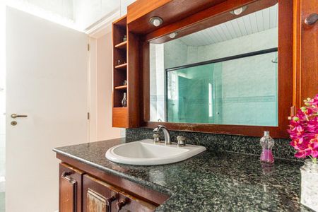Apartamento à venda com 390m², 4 quartos e 1 vagaBanheiro da Suíte