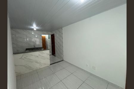 Sala de casa para alugar com 2 quartos, 52m² em Vila Valqueire, Rio de Janeiro