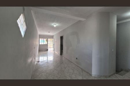 Sala de casa para alugar com 2 quartos, 125m² em Jardim Adriane, Itaquaquecetuba