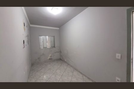 Quarto de casa para alugar com 2 quartos, 125m² em Jardim Adriane, Itaquaquecetuba