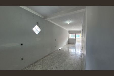 Sala de casa para alugar com 2 quartos, 125m² em Jardim Adriane, Itaquaquecetuba