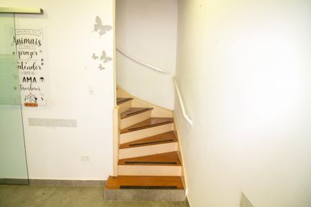 Casa para alugar com 158m², 4 quartos e 1 vagaEscada