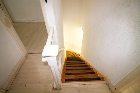Casa para alugar com 158m², 4 quartos e 1 vagaEscada