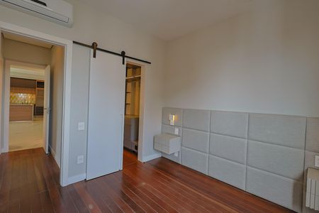 Apartamento à venda com 203m², 3 quartos e 3 vagas Apartamento à venda com 203m², 3 quartos e 3 vagasSuíte