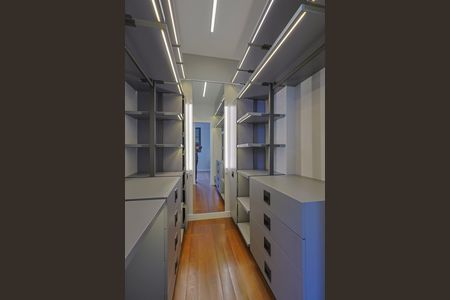 Apartamento à venda com 203m², 3 quartos e 3 vagas Apartamento à venda com 203m², 3 quartos e 3 vagasCloset da Suíte