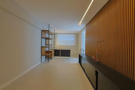 Apartamento à venda com 203m², 3 quartos e 3 vagas Apartamento à venda com 203m², 3 quartos e 3 vagasCobertura