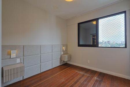Apartamento à venda com 203m², 3 quartos e 3 vagas Apartamento à venda com 203m², 3 quartos e 3 vagasSuíte