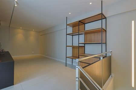 Apartamento à venda com 203m², 3 quartos e 3 vagas Apartamento à venda com 203m², 3 quartos e 3 vagasCobertura
