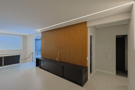 Apartamento à venda com 203m², 3 quartos e 3 vagas Apartamento à venda com 203m², 3 quartos e 3 vagasCobertura