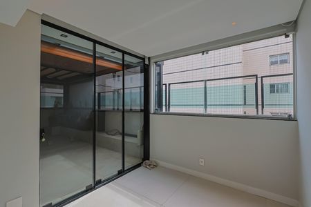 Apartamento à venda com 203m², 3 quartos e 3 vagas Apartamento à venda com 203m², 3 quartos e 3 vagasCobertura