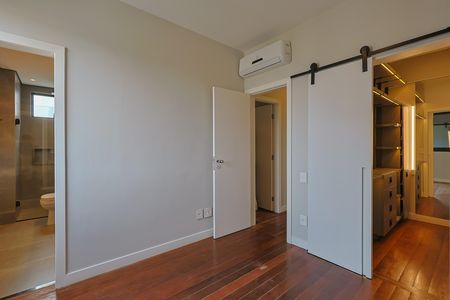 Apartamento à venda com 203m², 3 quartos e 3 vagas Apartamento à venda com 203m², 3 quartos e 3 vagasSuíte