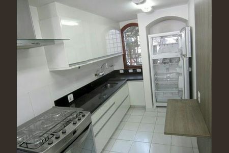 Casa para alugar com 3 quartos, 411m² em Jardim Guedala, São Paulo