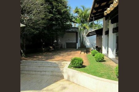 Casa para alugar com 3 quartos, 411m² em Jardim Guedala, São Paulo