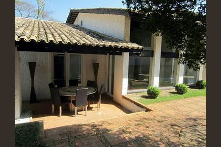 Casa para alugar com 3 quartos, 411m² em Jardim Guedala, São Paulo