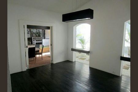 Casa para alugar com 3 quartos, 411m² em Jardim Guedala, São Paulo