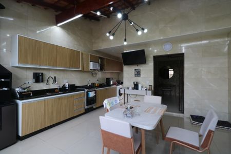 Casa à venda com 250m², 3 quartos e 2 vagasCozinha e Área de Serviço
