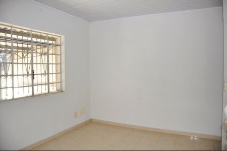 Casa para alugar com 100m², 2 quartos e 1 vagaSala
