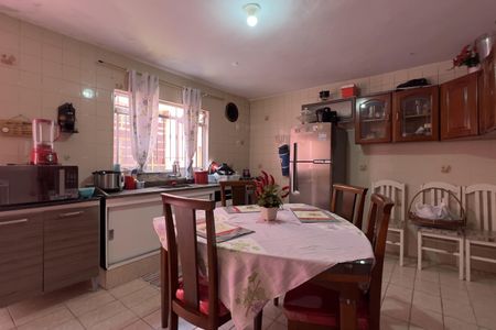 Casa para alugar com 75m², 2 quartos e 2 vagasCozinha e Área de Serviço